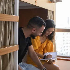 Lunar 96 Hostal